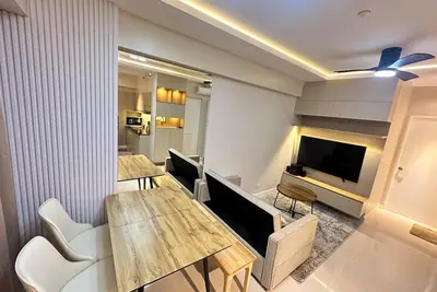 Chic & Cozy 2 bedroom Condo Unit w/ Pool View - Kize Staycation