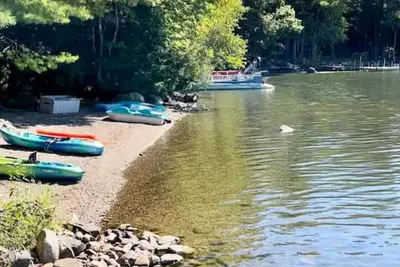 Image de Lakefront Cottage on Brewer Lake