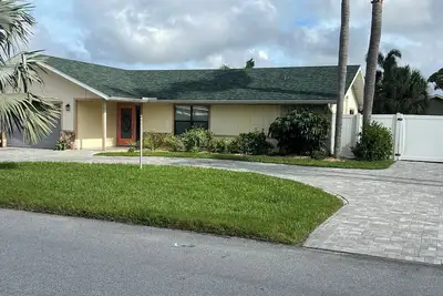 Image de Welcome to our beautiful home, located near Anna Maria Island & Img Academy.