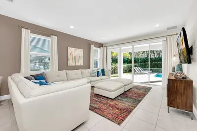 Image de Blissful Getaway - Huit Chambres Villa, Couchages 17