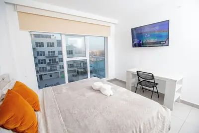 Image de 2-bedroom condo in peaceful Oranjestad with Views, WiFi, Ac, fitness room