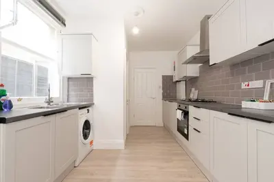 Image de Stylish newly renovated large home with garden | Pass The Keys