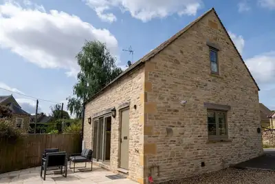 Image de Crooked Cottage in picturesque Upper Oddington | Pass The Keys