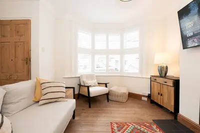 Image de Quaint Victorian Cottage great transport to London - Pass the Keys