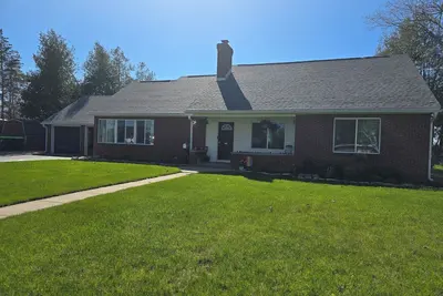 Image de Spacious home in a convenient location to downtown and boat launch!