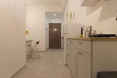 Image de Spacious basement apartment within walking distance of Metro