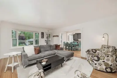 Image de New- Solar Powered Home, 3Bed 1Bath w/ Play Set