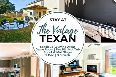 Image de Spacious 5-bedroom house in charming Cypress - Hot Tub - Game Tables - Office