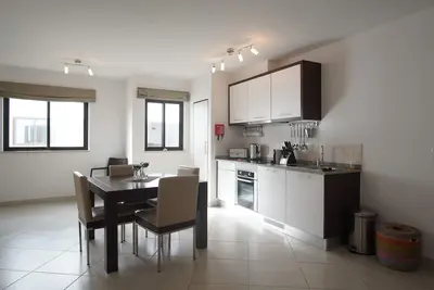 Image de Charming 2-bedroom apartment with WiFi, Ac in tranquil Santa Maria