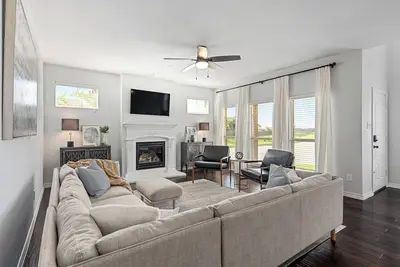 Image de Clean and Bright Home in an Excellent Location