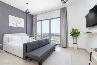 Image de Stylish Studio for 4 in Vibrant Town Square!