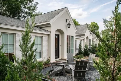 Image de The Carolina, 2br Luxe Stay by Velvet Ditch Villas