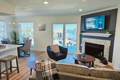 Image de Lake condo, Cozy and modern 1 bedroom 1 bath.