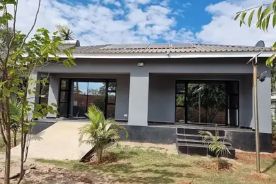 Gono Compound 2 - B&B with Queen bed\n