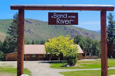 A Bend in the River Lodge-2 Bedroom option, Dog Friendly, Close to Winthrop!
