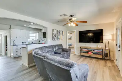 Image de 4 Mi to Museum of the Great Plains: Lawton Home!