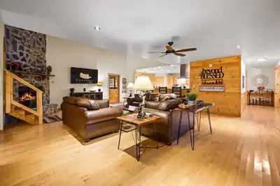 Image de Pure Cabin Serenity Awaits – Book Your Escape!