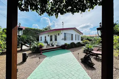 Image de Central City “Haven” Private Flat & Pool