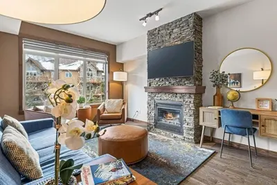 Image de Luxury at Stoneridge | Heated Outdoor Pool + Hot Tub | King | Crib | Park Pass