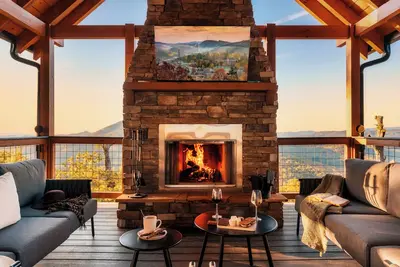 Image de 4 King Suites, 180view, Theater, Hot Tub, Outdoor Fireplace, Pool, Arcade, Peloton