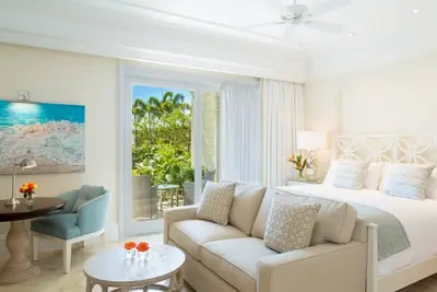 Image de Elegant One Bedroom w/ Oceanfront View, Private Beach Access, Long Bay Beach