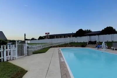 Image de Affordable Inn Decatur Double Queen Room, Enjoy Complimentary Breakfast, 2 Units