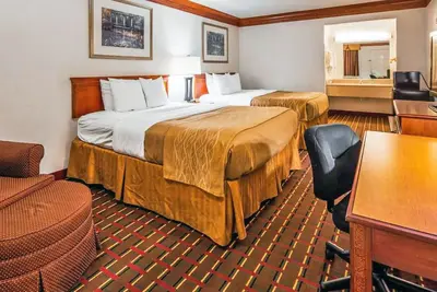 Image de Two Convenient Room Located at I-28 | Outdoor Pool & Free Parking