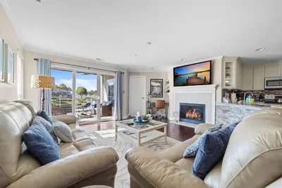 Image de 🆕! Harborside Getaway - Waterfront Lake Norman Vacation Condo
