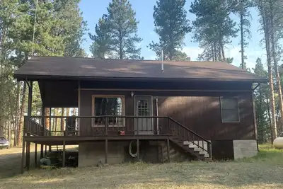 Image de 2-bedroom cabin 19 miles N of Lewistown Mt that sleeps 10-11 people.