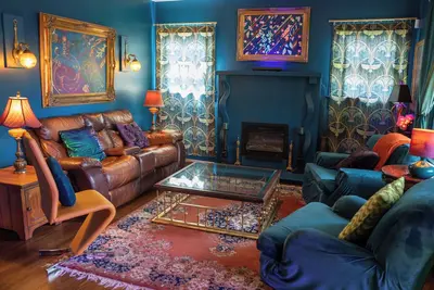 Image de Art-Filled House · Near Downtown - Clean and Comfy