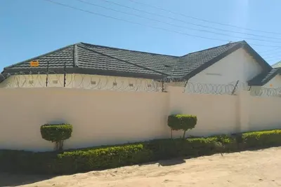 Image de 3 Bed House - Sleeps 6 - Garden - Parking - Wifi