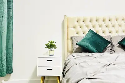 Image de 5Bed-10 Guests-Near City Centre-Free Parking