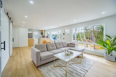 Image de Lakeside Bliss in Prime Muskoka!