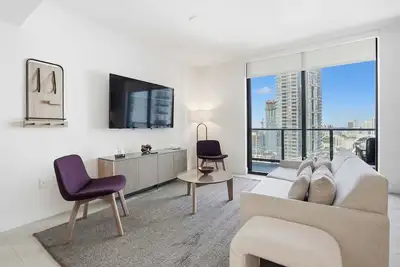 Image de Modern Condo with Private Balcony and Pool Access