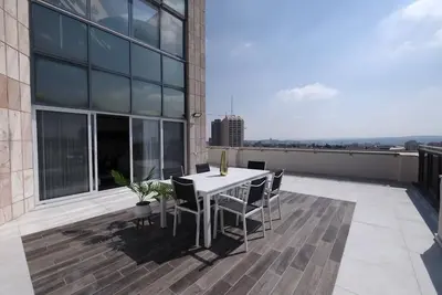 Image de The Penthouse: 4 Bedrooms\/2. 5 Bathrooms Vacation Rental Apartment in City Center