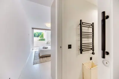 Image de Luxury 5-bedroom townhouse in the heart of Puente Romano