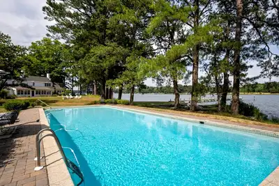 Image de Minutes from Downtown St. Michaels | Pool | Cabana | Kayaks | Private Dock