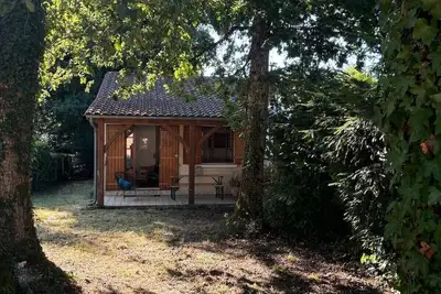 Image de Petite Maison Atypique avec Jardin Ombagé – Parfait pour des Vacances en Famille