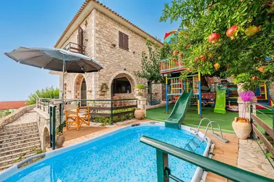 Image de Mountain Oasis - Pool & Playground near Neda Falls