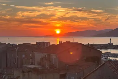 Image de Appartement moderne centre ville dans immeuble ancien 5 mn des plages