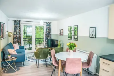 Image de Stylish 2-Bed Coventry Apt, 5 Mins to City Centre, Free Parking & WiFi