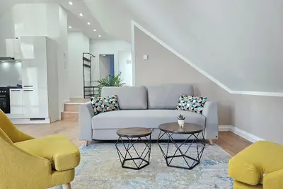 Image de Topaz - Right next to the castle, balcony, switch & stream