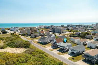Image de Pet-friendly oceanside home, just a 650ft walk to beach access!