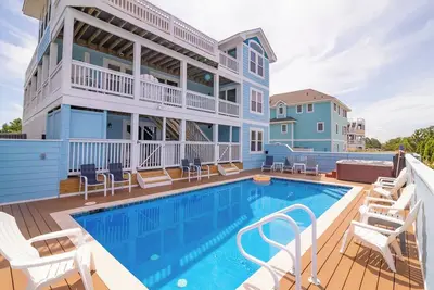 Image de Sun Realty gorgeous pet-friendly oceanside home w/ pool, hot tub, & elevator!