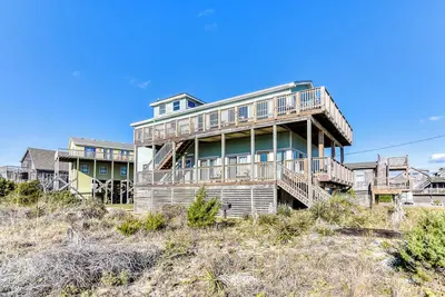 Image de Pet-friendly semi-oceanfront Hatteras home w/ ocean & sunrise views!