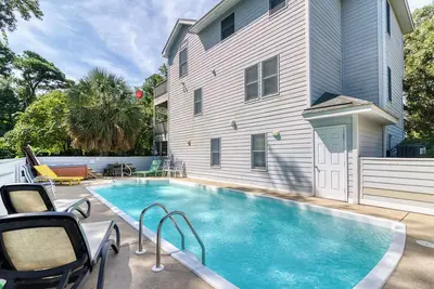 Pet-friendly oceanside Duck home w/ pool and hot tub!