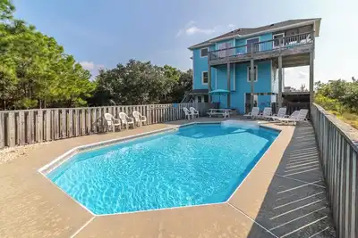 Image de Spacious oceanside 5br Corolla home w/ a private pool!