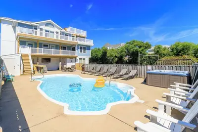 Image de Oceanside Corolla home w/ saltwater pool, hot tub, and elevator!