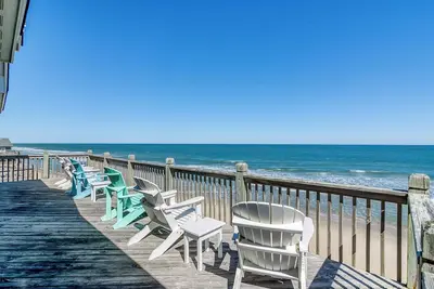 Image de Oceanfront home in Buxton steps away from the ocean