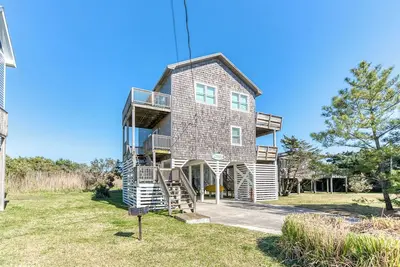 Image de Oceanside home in Hatteras 200 yards from beach, Hot Tub